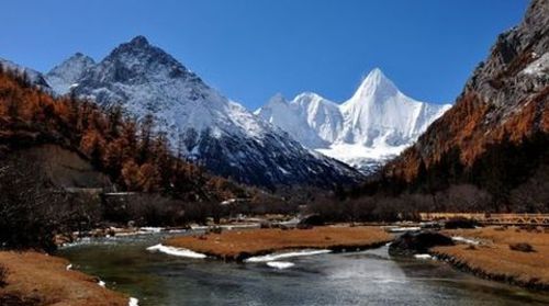 <稻城-亚丁单汽单飞5日游>汽车进飞机出，饱览美景，住宿2人间