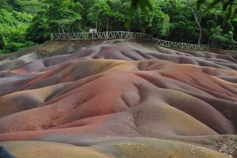 <毛里求斯南部1日游>圣水湖，七色土，途牛独家发团